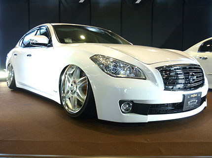 51フーガ モードパルファムKAZ-SUSデモカー 大阪オートメッセ出展車輌